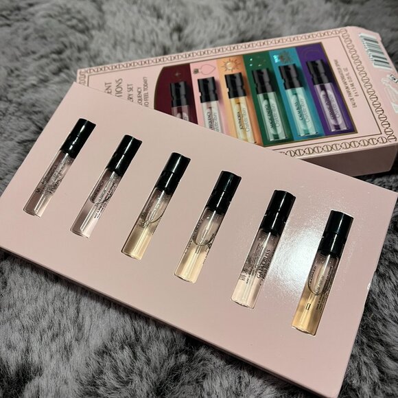 Charlotte Tilbury Scents That Make You Feel Perfume Discovery Set - Picture 2 of 3